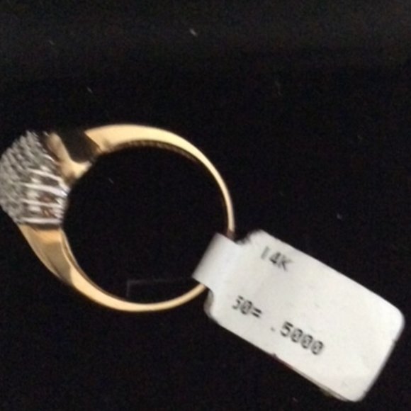 🌟HOST PICK 🌟 NWT STUNNING 14k GOLD & GENUINE DIAMOND CLUSTER RING MSRP 1,700 - Picture 3 of 5